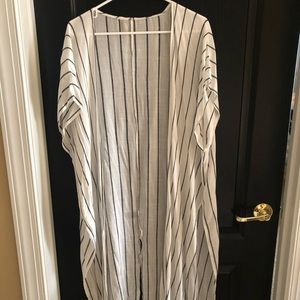 White and black summer cover up/kimono